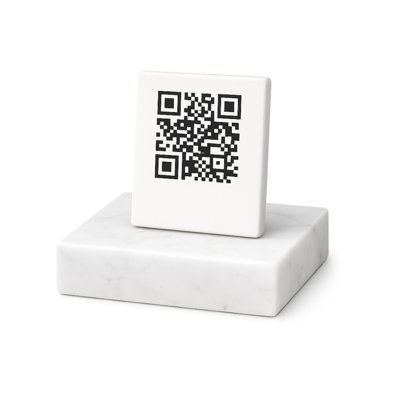 QR μνημείο σε μαρμάρινη βάση
